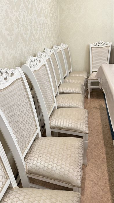 Продается стол со стульями