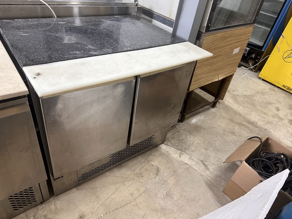 Хладилна маса с камък и тефлонова дъска