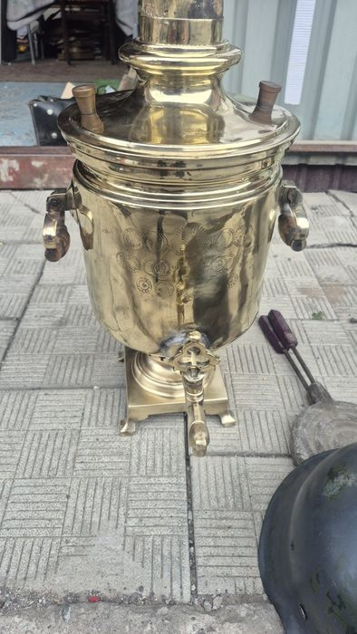 Продам самовар Царизом. 19 век. Латунь.