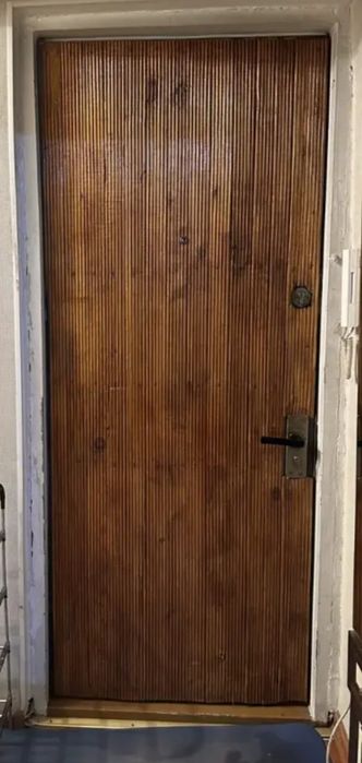 Отдам мебель и дверь даром