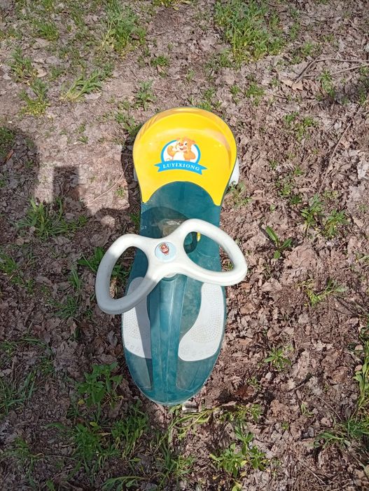 Продам детскую машинку