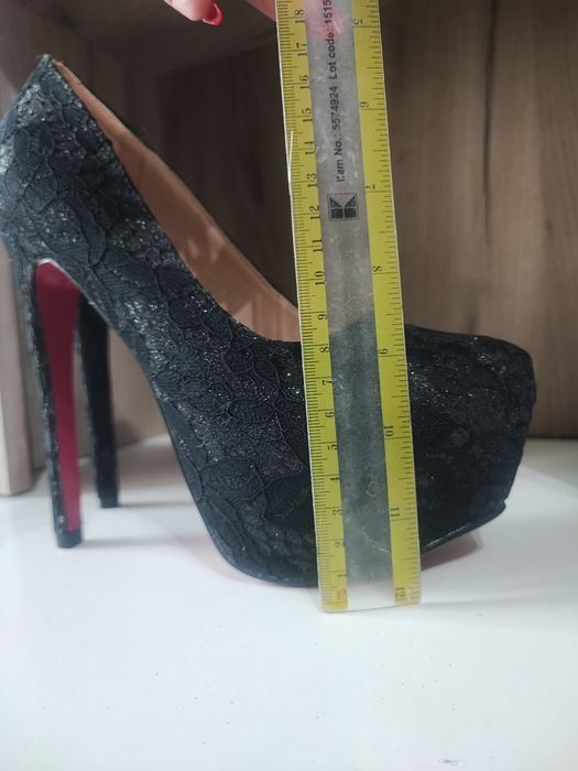 Обувки с платформа номер 38 НОВИ!!!