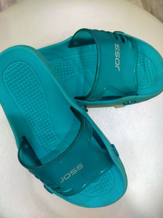 Шлепки , сандалии детские