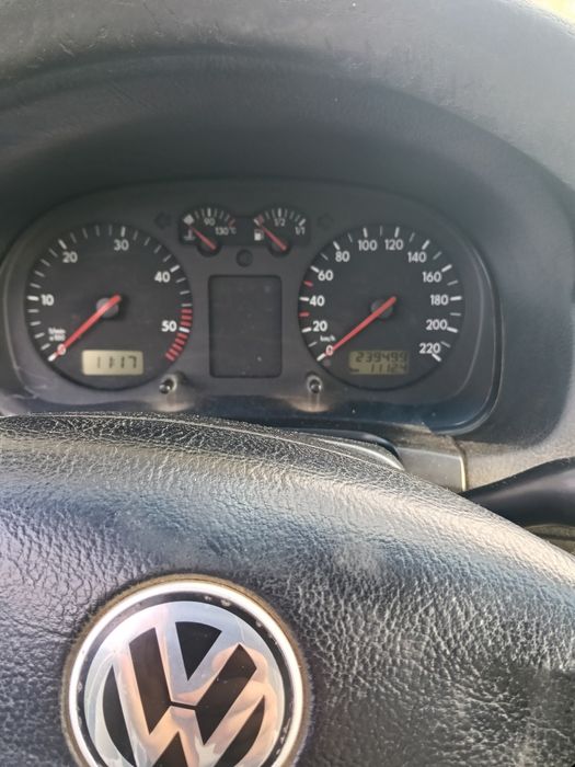 Volkswagen Golf 2000 diesel, 1.077 € — imagine 1