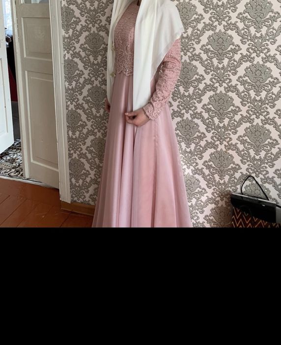 Вечернее платье