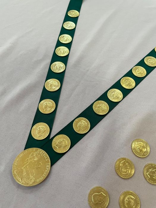 Vând salba din monede placate cu aur de 24k