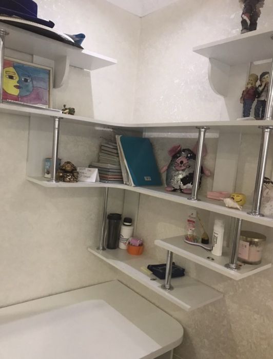 Полки угловые белого цвета