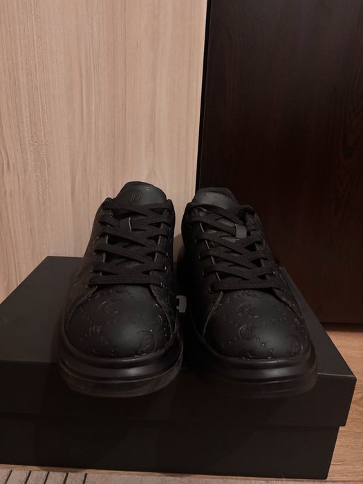 Продавам оригинални маратонки Just Cavalli