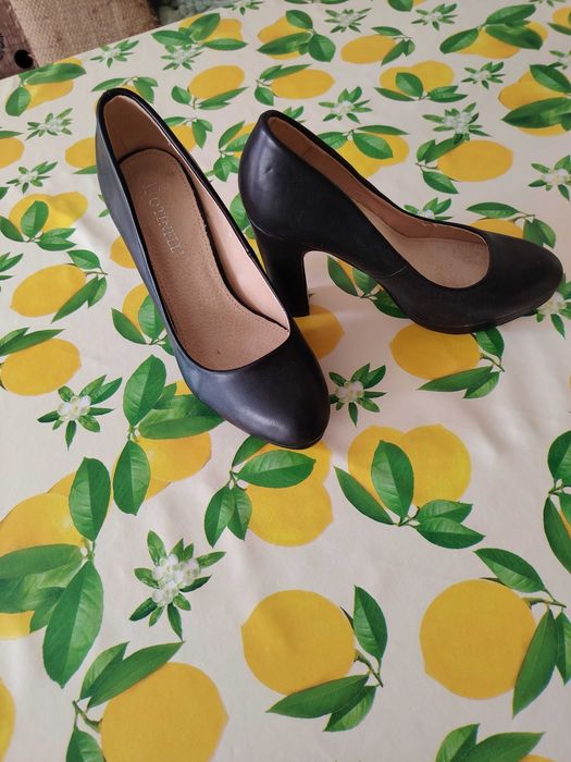 Pantofi negri din piele