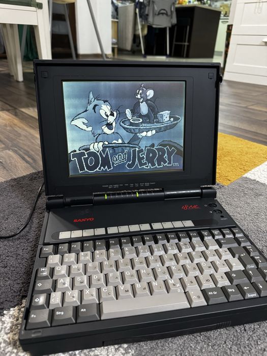 Laptop 386 Vintage SANYO 18NL , impecabil, perfect functional