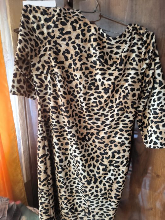 Vând rochii ,material elastic mărimea 40 42