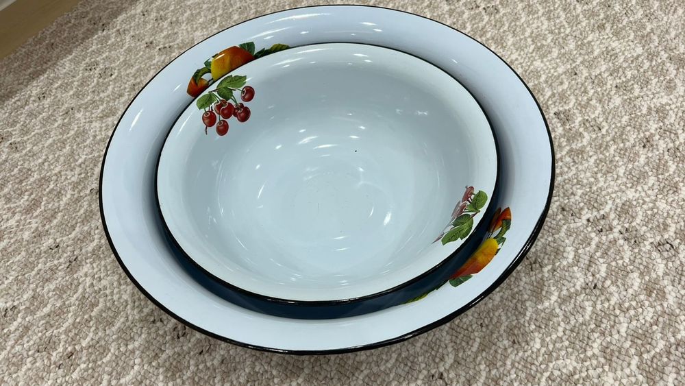 Большие чаши, кастрюли, сковороды