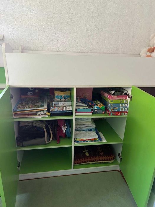 Детско легло със стълбичка и двоен шкаф