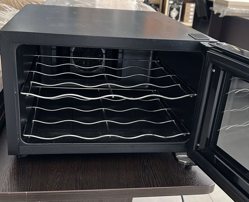 Продаю винный шкаф kitfort