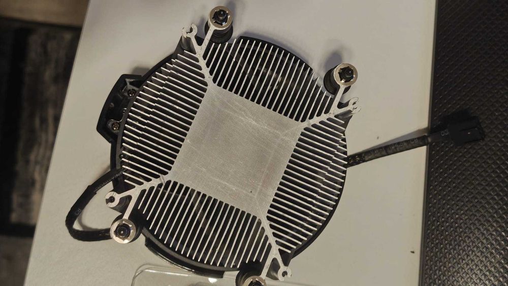 AMD Ryzen 5 8500G (folosit din Decembrie 2024 pana in Octombrie 2025)