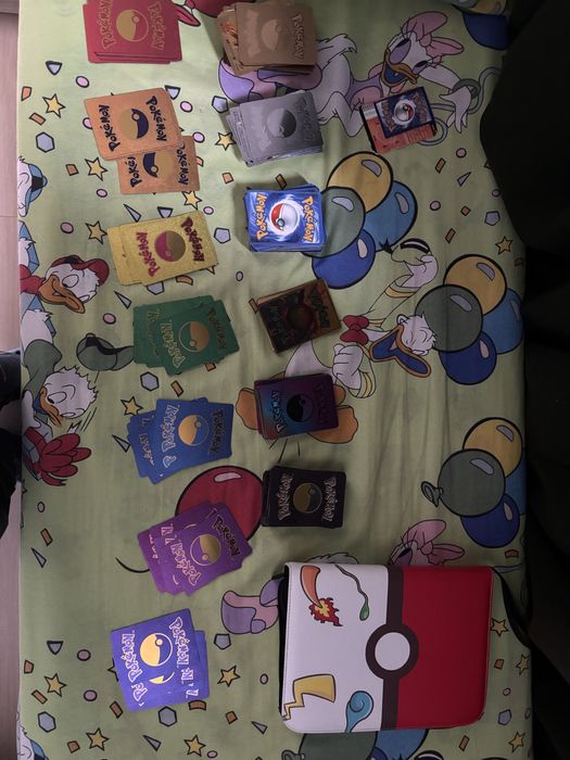 Carti pokemon + album + 2 carti speciale in jur de 300 de carti