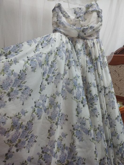 Продам платье красивое