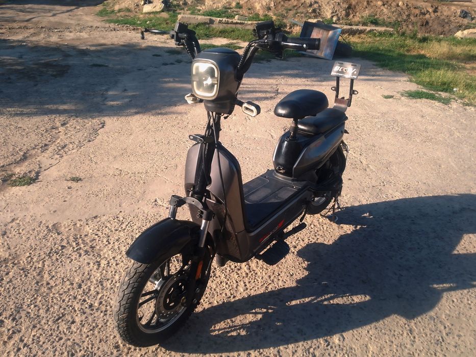 Skuter srochna sotiladi