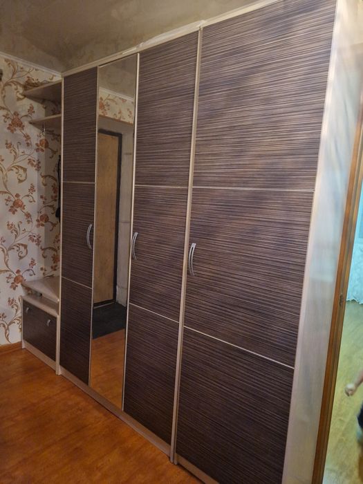 Продам шкаф в прихожую