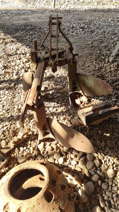 Vând utilaje  agricole 
Plug 2 brazde romanesc 
Cositoare turceasca 
G