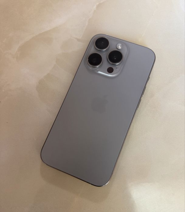 iPhone 15 Pro / 256GB