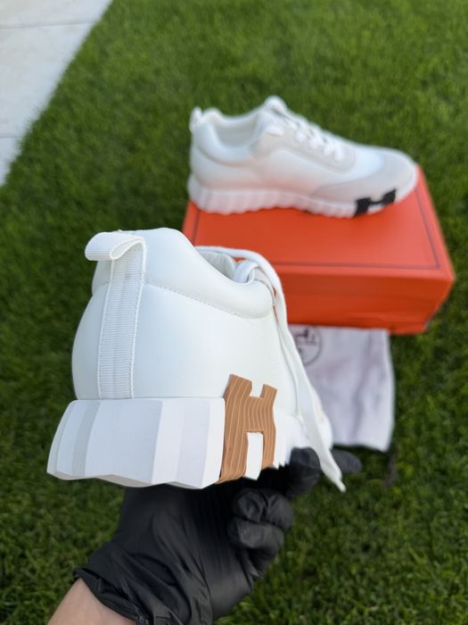 Sneakers Hermes disponibil in doua culori