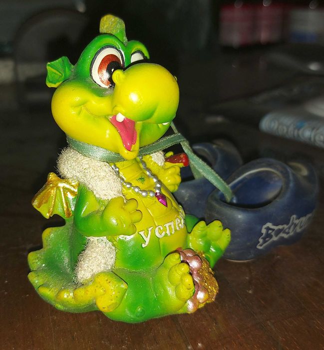 Кофейник, тарелки, электрочайник