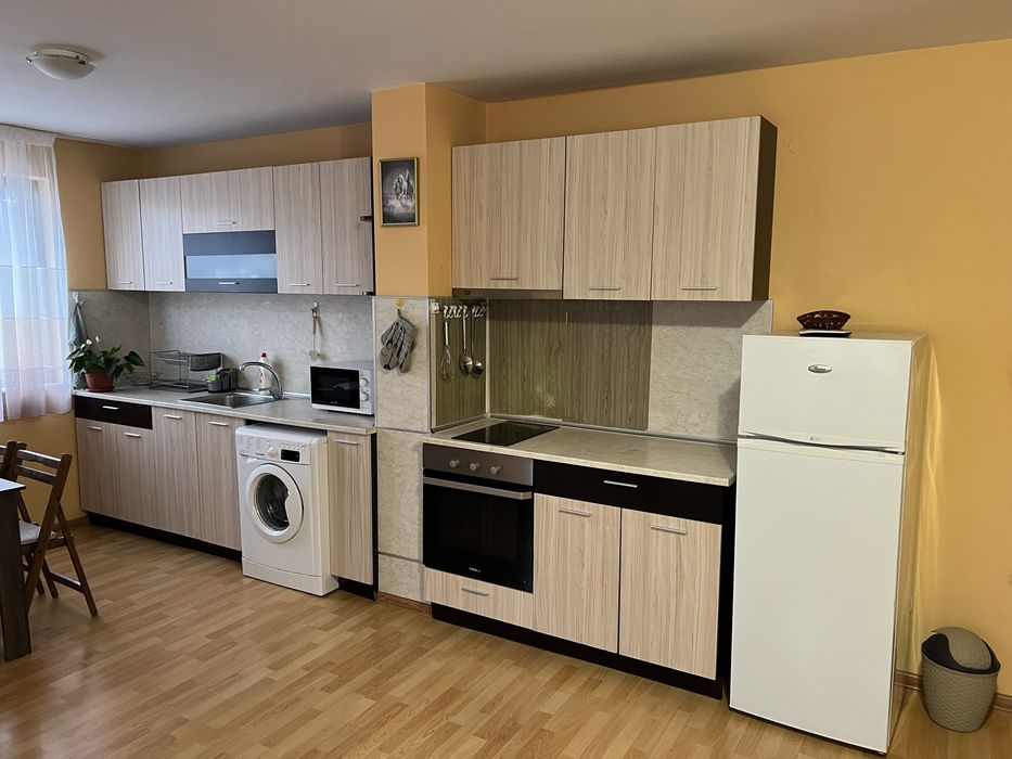 Дава се под наем Тристаен апартамент в Асеновград - 100 кв.м за 331.5 € - Снимка #2
