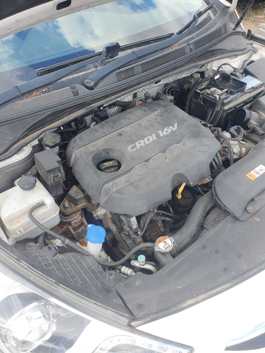 Dezmembrez Hyundai i40 an 2014 motor 1.7 crdi 136 cp cod motor D4FD cutie viteza manuala injector rampa injectoare turbina pompa inalta trager complet