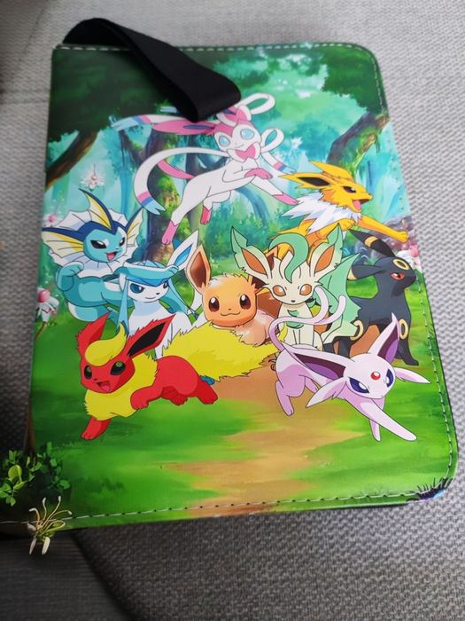 Album pokemon cu 137 de cărți cu pokemon
