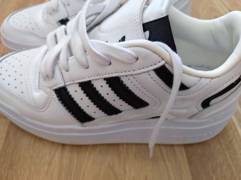 Дамски маратонки Adidas като нови!Обувани два пъти!