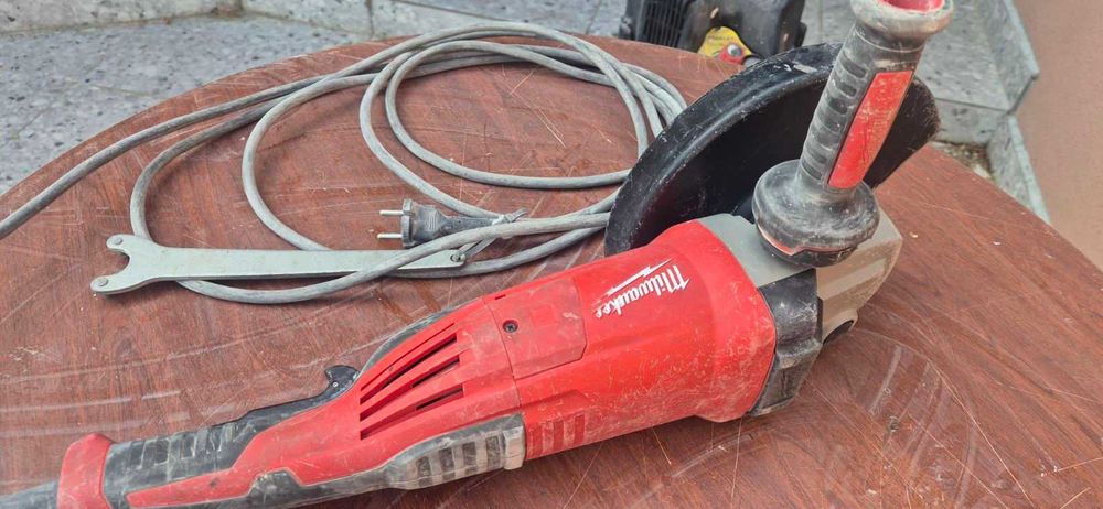 Електрически ъглошлайф Milwaukee  2200 W, 230 мм, 6600 об./мин, AGV 22-230 E