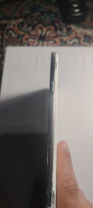 Galaxy J7 xotirasi 16GB, aperativka 1,5GB holati normal. Android 5.1.1