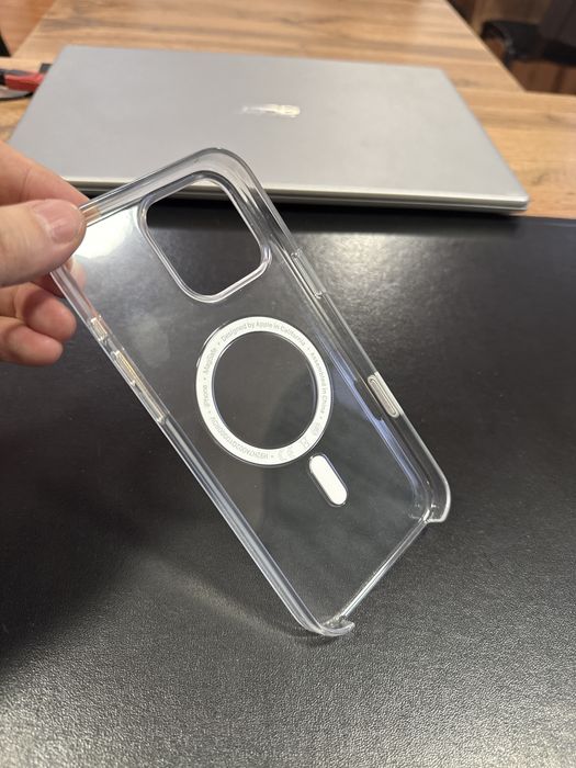 Продам оригинальный чехол от айфон 16 про макс