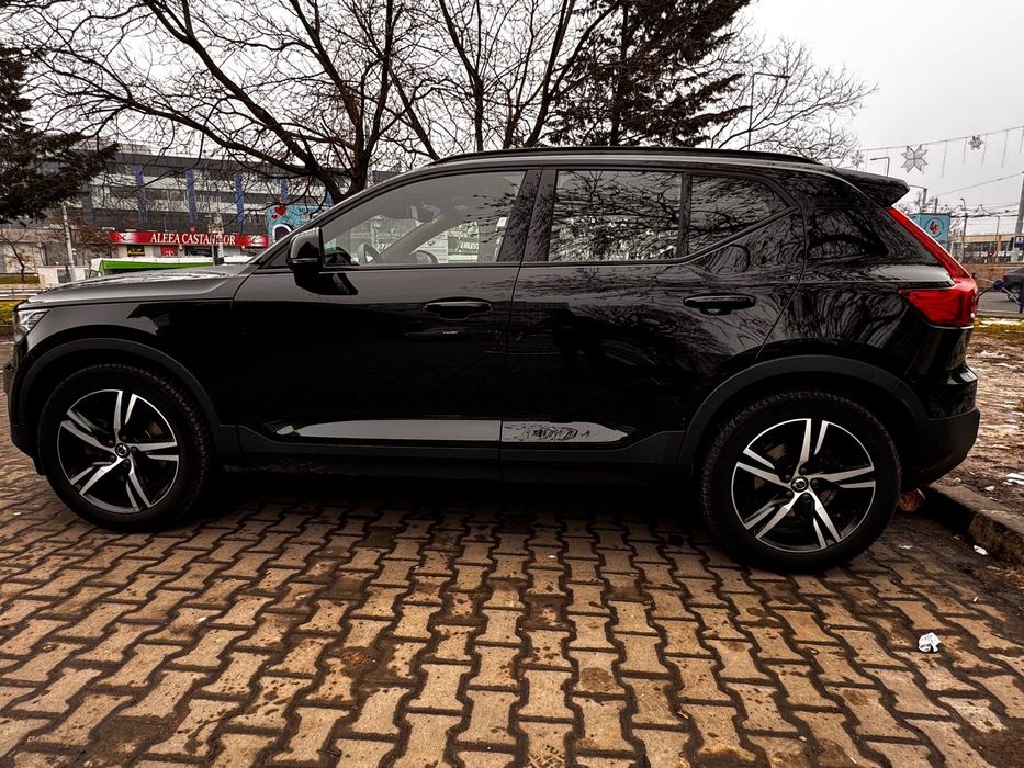 Volvo XC 40 R-Design 2.0 Benzina 190 cp