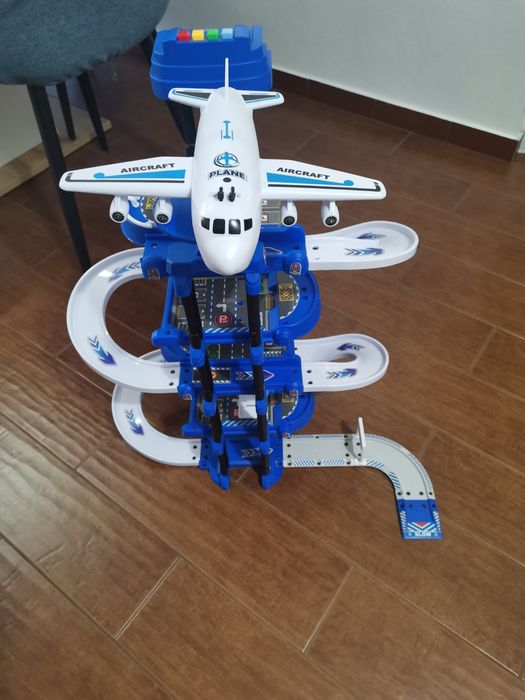 Pistă pt mașinuțe cu lift electric