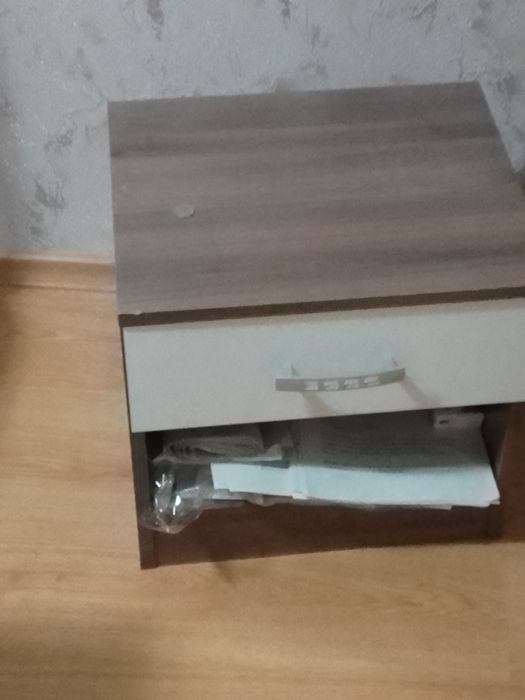 Нощни шкафчета, и етажерка