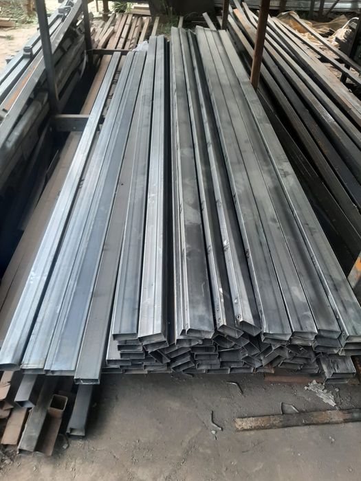 б/у квадратный метал