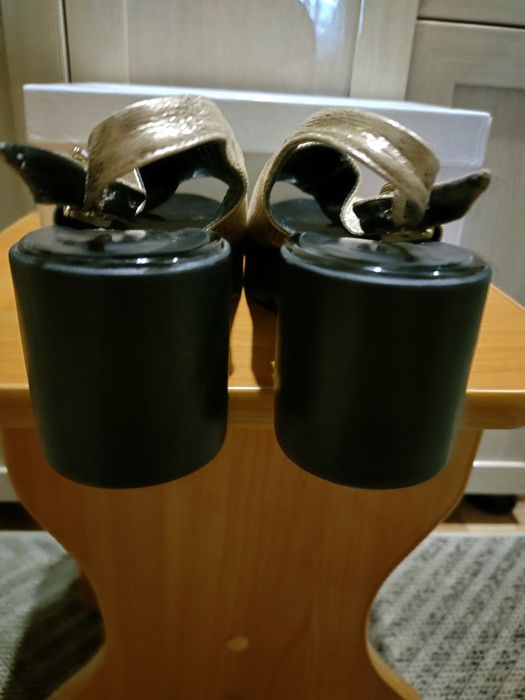 Продам босоножки летние