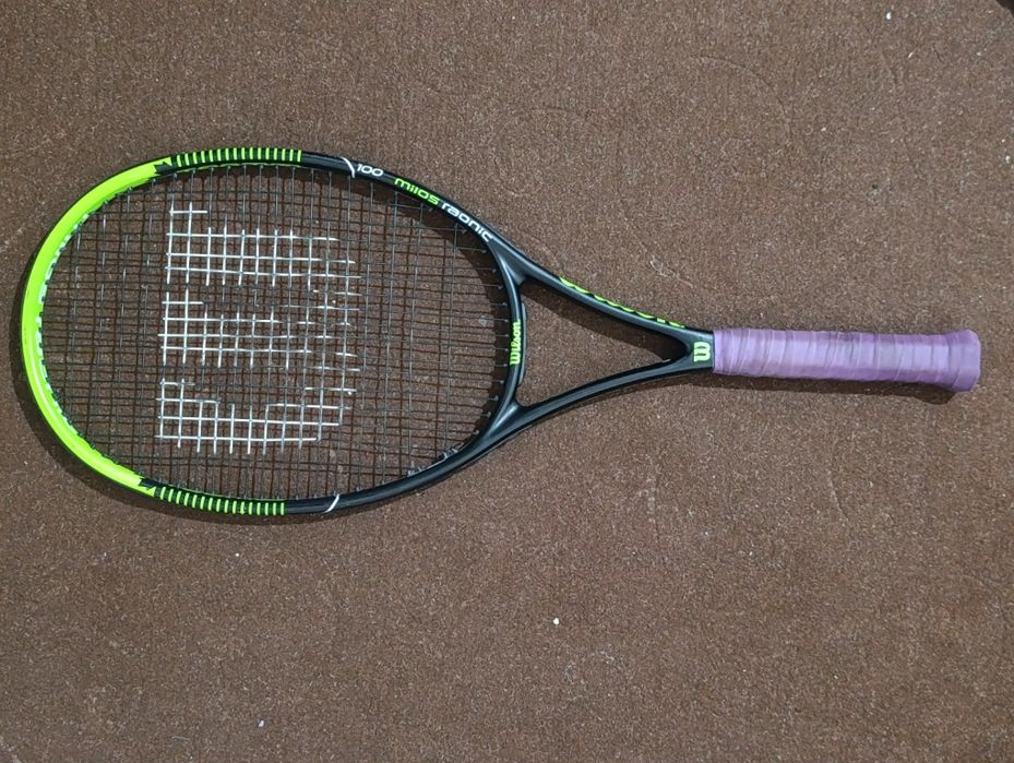 Tennis raketkasi sotiladi