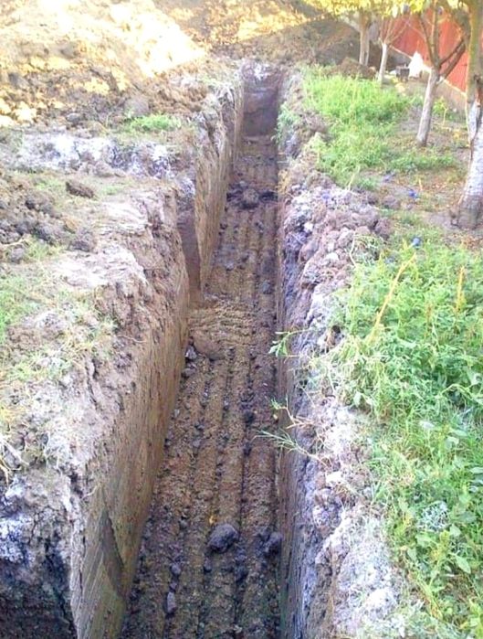 Escavator săpat casă, fundați, gard ,calalizare .apa gaze .cablu elect