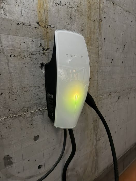 Оригинална станция тесла Wall Conector Gen 3 11-22kwh