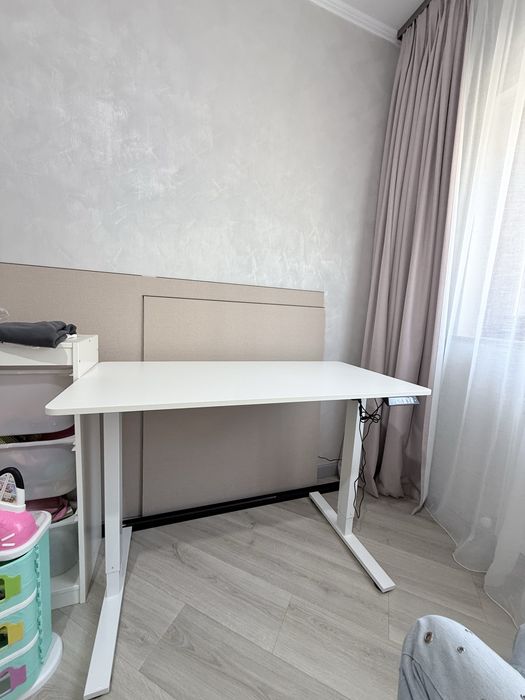 Birou reglabil electric + scaun tapitat de birou