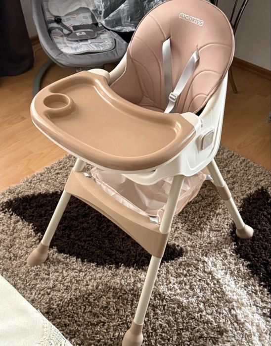 Scaun de masa bebe