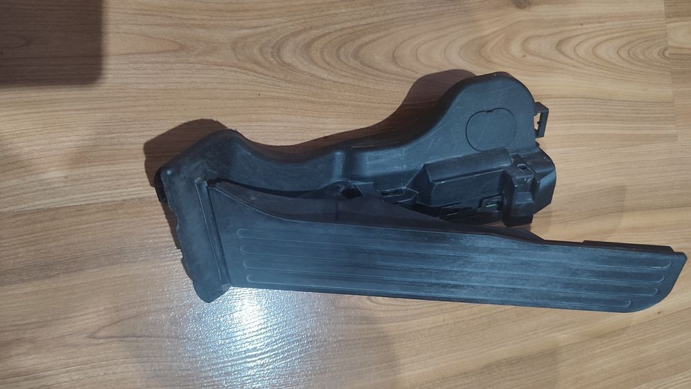 Педал на газта за шкода . Ауди . Голф