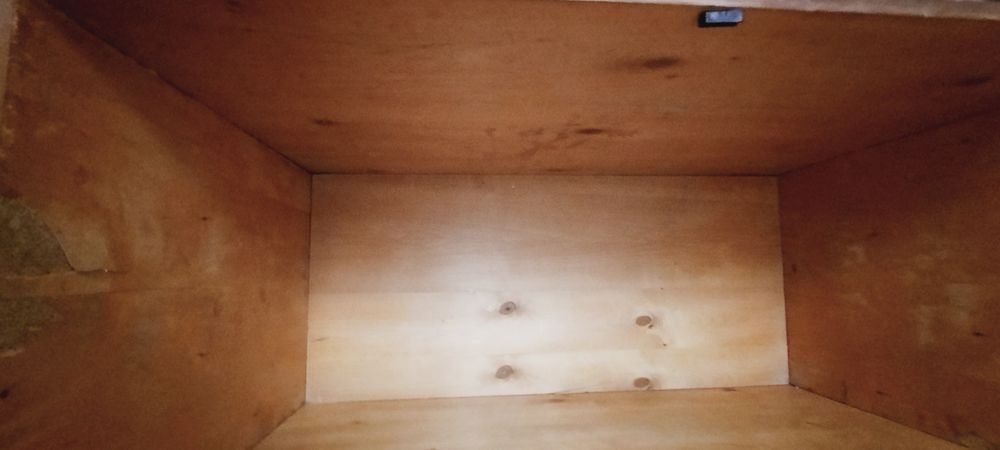 Сандық сатылады. Іші кең біраз заттар сиып кетеді