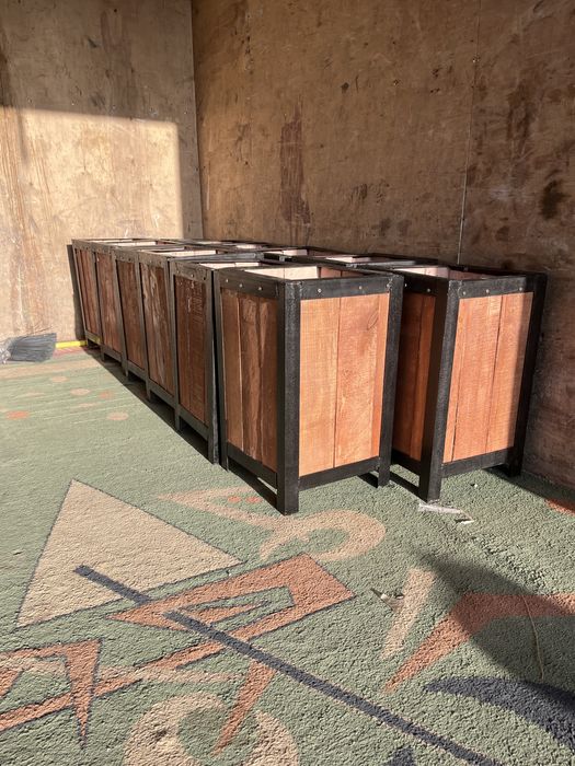 Урны , туалеты,  вольеры