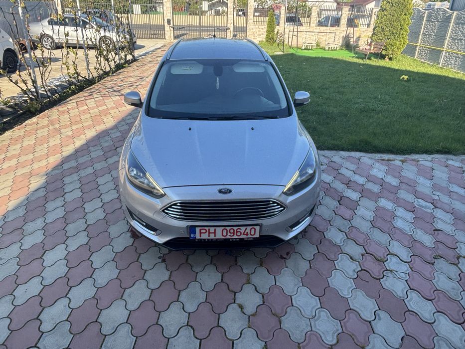 Faruri ford focus mk3 cu lumini de zi led  titanium facelift 2016