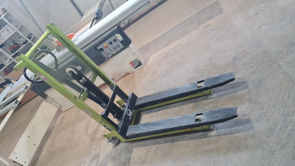 Продавам Хидравличен повдигач Pramac Lifter.