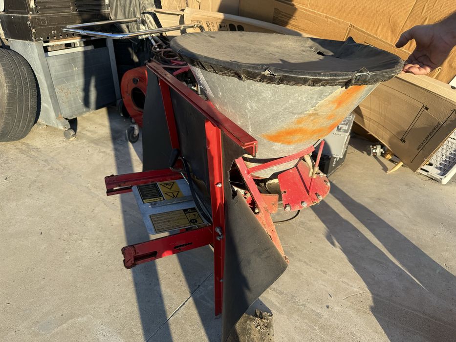 Разпръсквач за Сол и Пясък